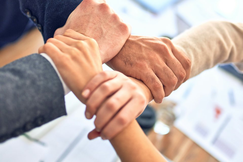 Handshake at the end of a completed job